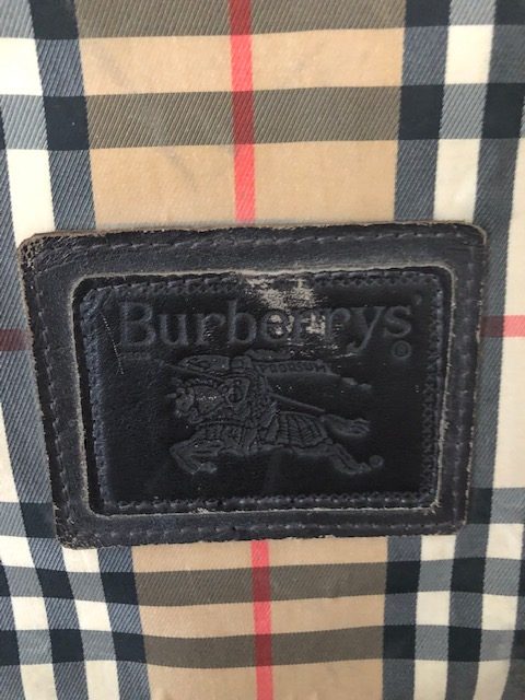 How to tell if a bag is a genuine Burberry? Do they all have the name  Burberry on them? Does there have to be the Burberry name somewhere on the  bag to